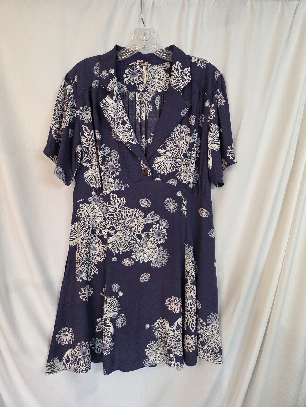 Free People Navy/White Floral Hawaii Washed Mini Dress Size M - Picture 2 of 9